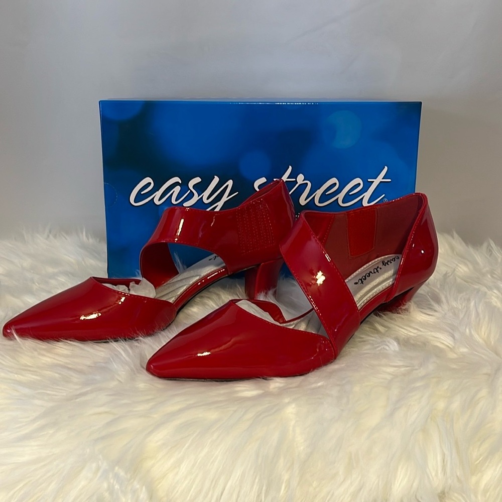 Easy Street Women’s Dashing Pumps in Red Patent, size 8.5M